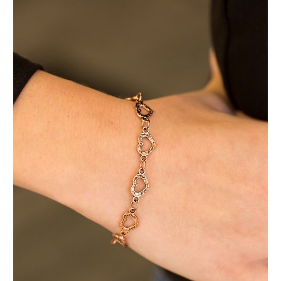 Gold hearts bracelet - Picture 1 of 1